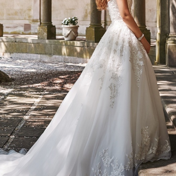 DAVID TUTERA WEDDING DRESS - Picture 2 of 8